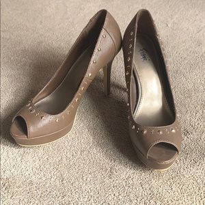 Fioni women’s open toed-pumps